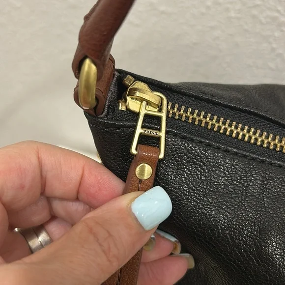 NWOT FOSSIL Gwen Hobo Expandable Pebbled Leather Bag with Dust Bag - Picture 5 of 17